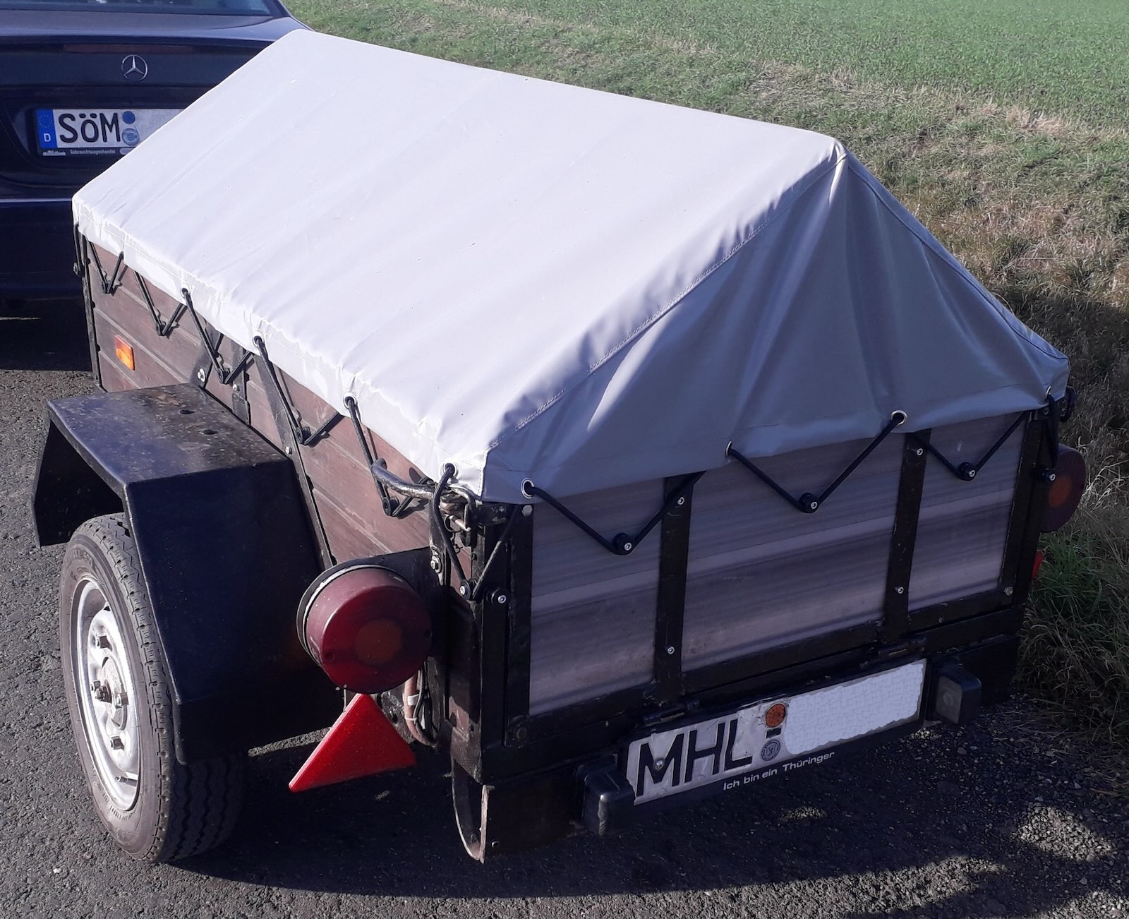 Anhängerplane Spitzdach nach Maß aus LKW-Plane