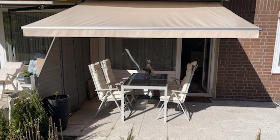 Hochwertiger Markisenstoff nach Maß für Ihre Markise an Haus, Balkon