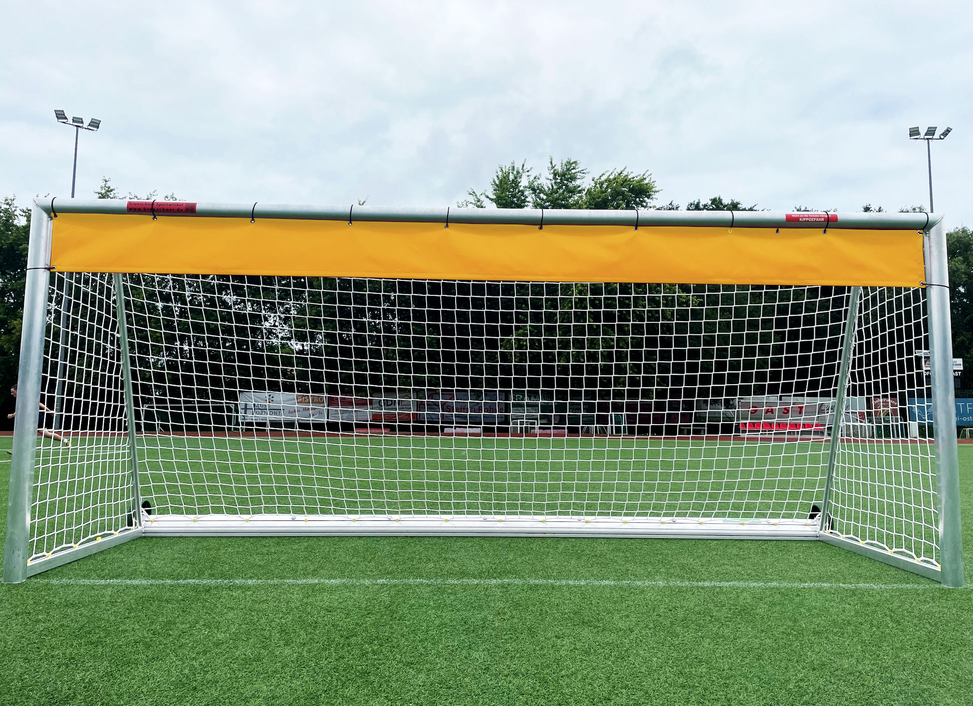 Goal-Downsizer (Torverkleinerer) für Jugendfussballtor / ca. 495x33 cm / LKW Plane (650 g/qm) - Brillantgelb